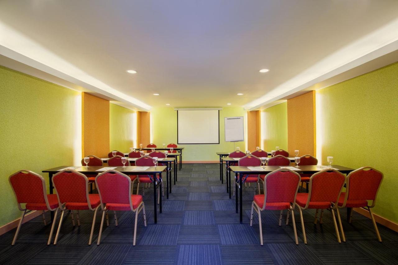 Ibis Budget Semarang Tendean Zewnętrze zdjęcie