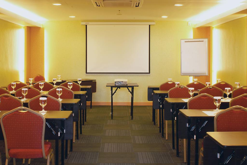 Ibis Budget Semarang Tendean Zewnętrze zdjęcie