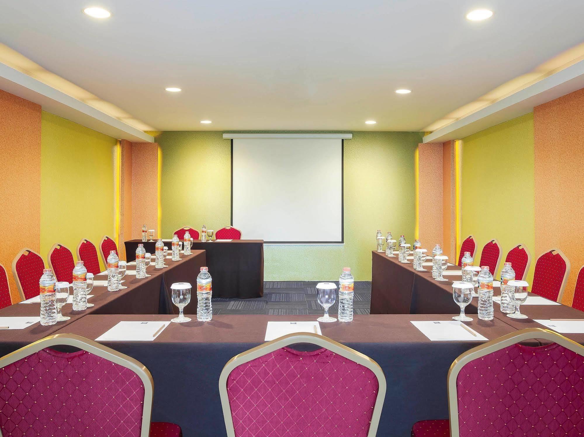 Ibis Budget Semarang Tendean Zewnętrze zdjęcie