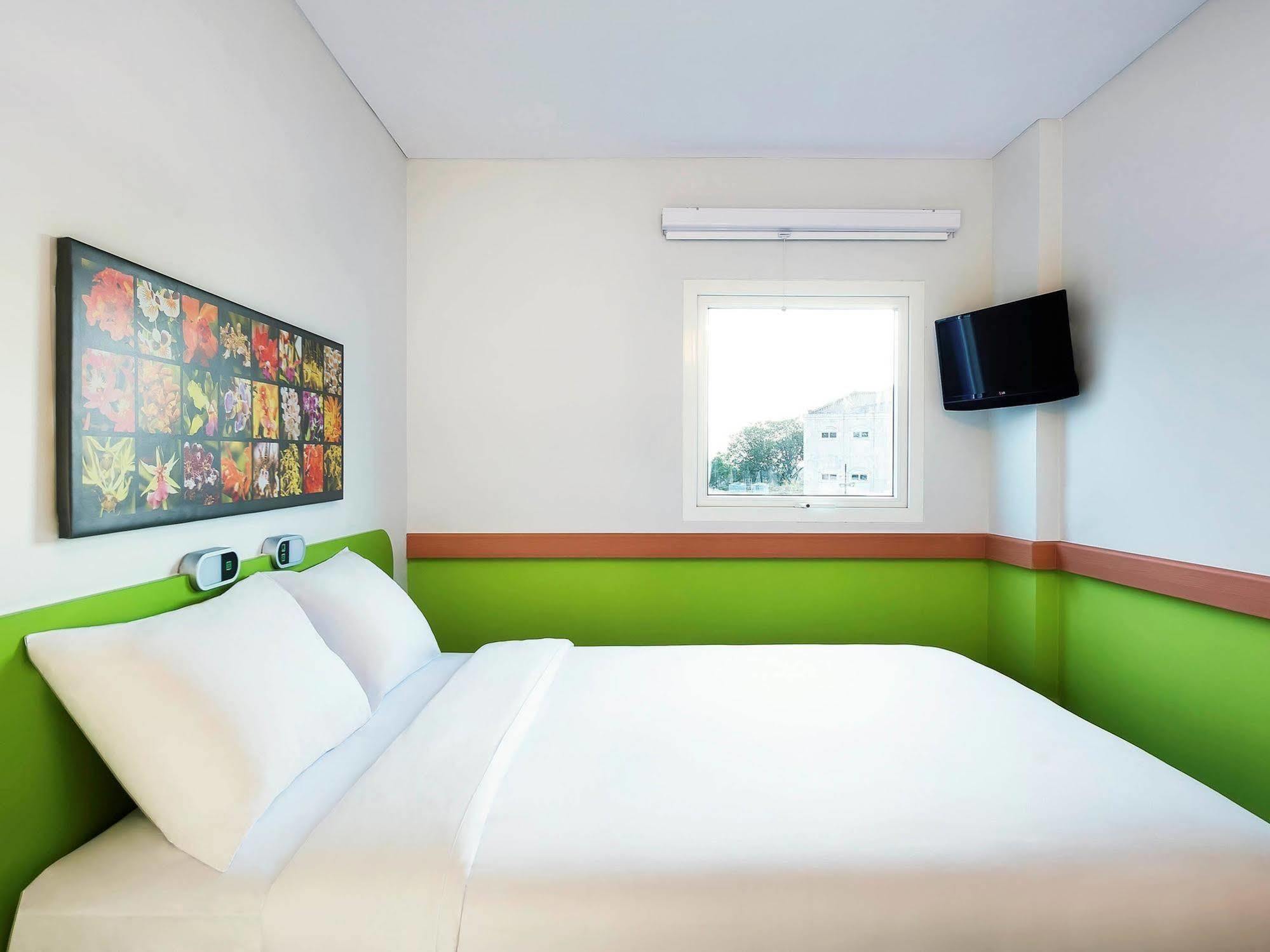 Ibis Budget Semarang Tendean Zewnętrze zdjęcie