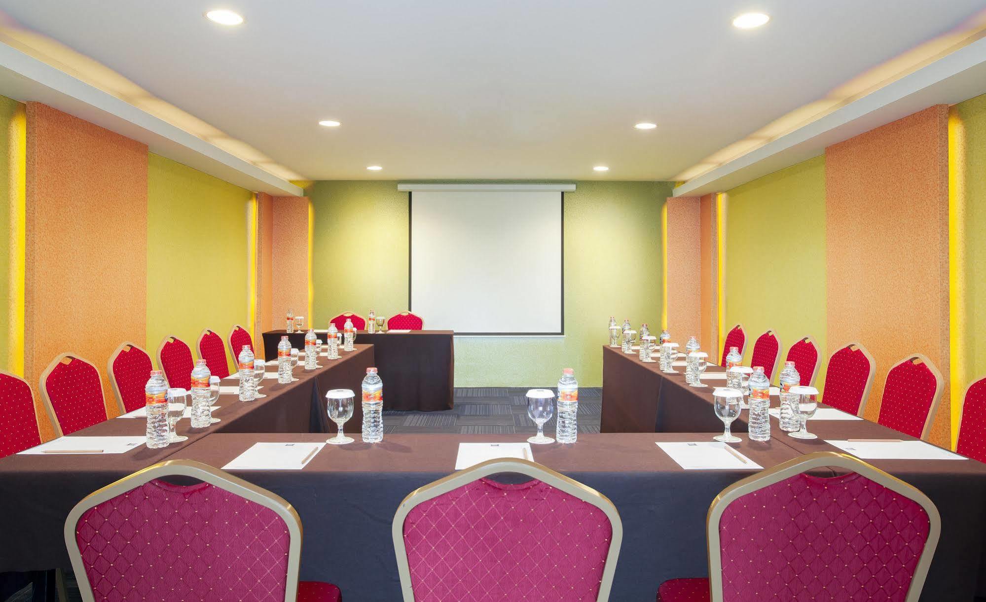 Ibis Budget Semarang Tendean Zewnętrze zdjęcie